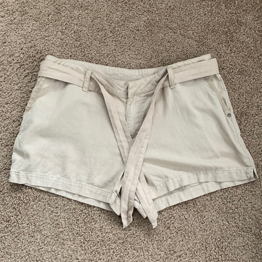 a.n.a. Linen Blend shorts, size 29/8, good condition. Length 12 inches